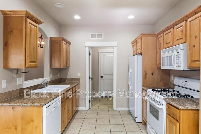 Building Photo - 1729 S Eagleson Rd
