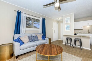 Building Photo - Oak Creek Apartments