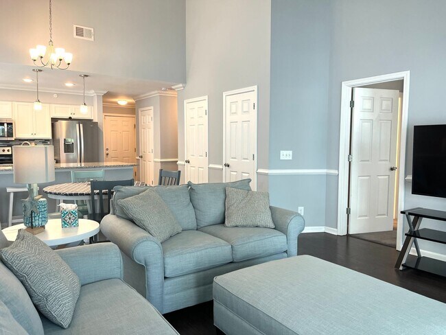 Building Photo - ONE MONTH FREE with a sixteen-month lease. Two Bedroom, Furnished Condo in Windsor Green in Carol...