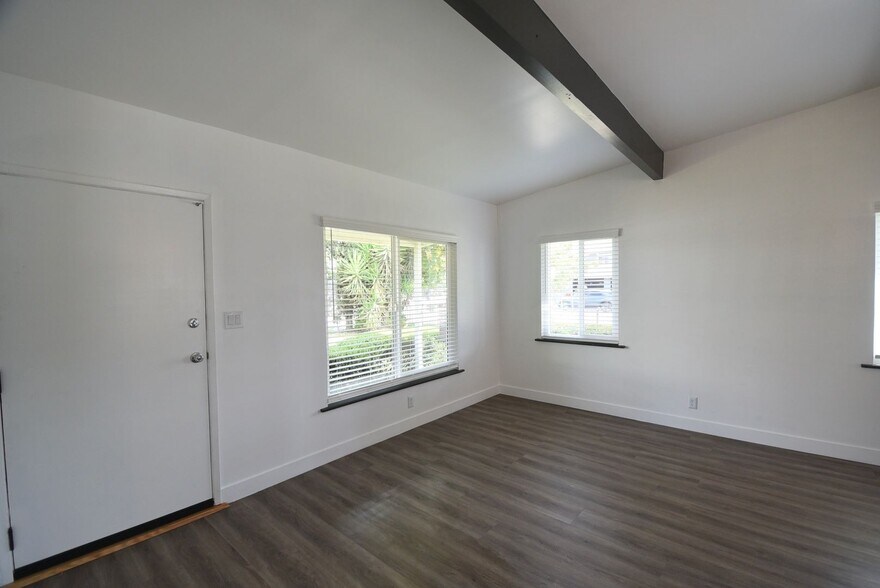Building Photo - 6417 Whitsett Ave