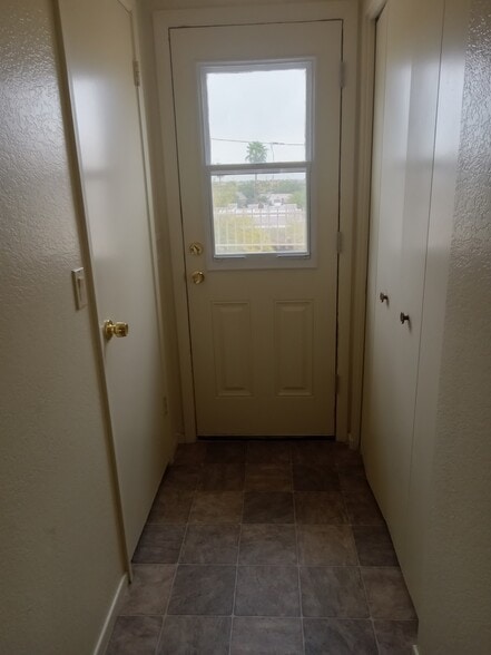 Building Photo - 9819 E La Palma Ave