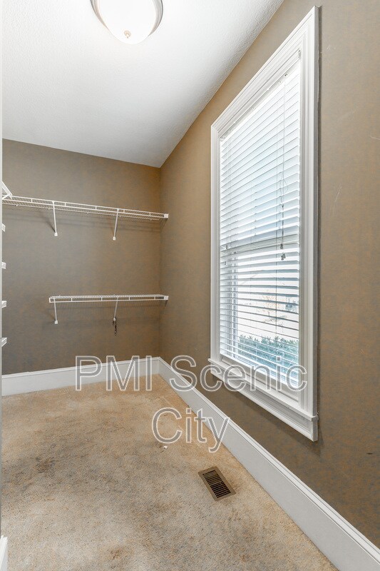 Building Photo - 8802 Mckenzie Farm Dr