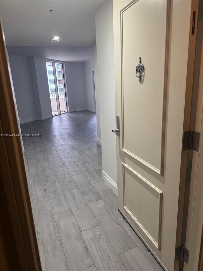 Building Photo - 701 Brickell Key Blvd