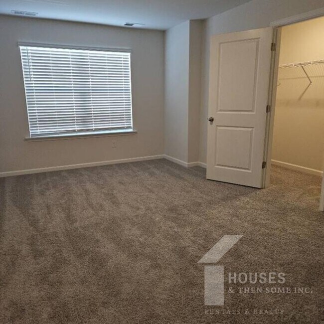 Building Photo - 770 Embark Cir