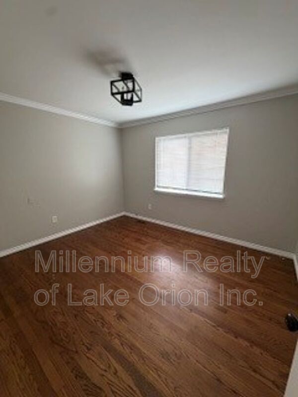 Building Photo - 291 W Yale Ave