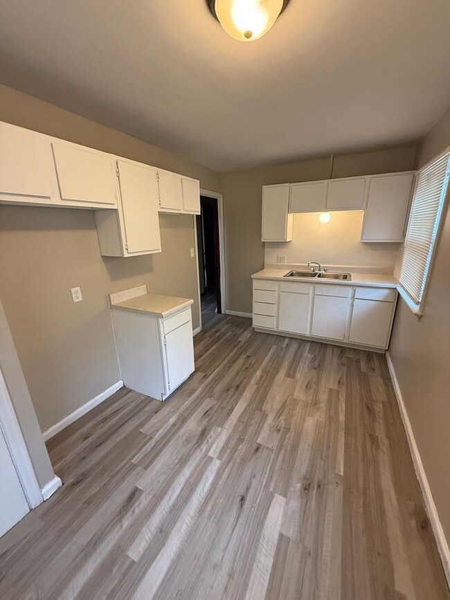 Building Photo - 3 bedroom 1 bath