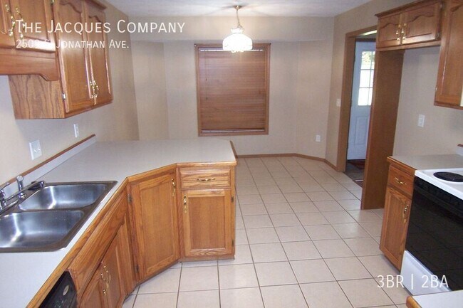 Building Photo - 2509 S Jonathan Ave