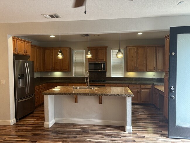 Building Photo - 3904 Purple Finch Ln