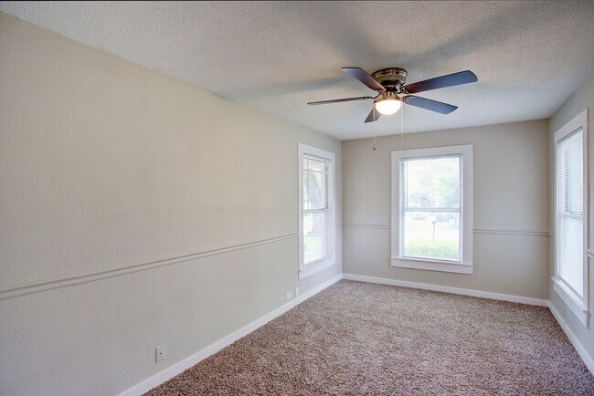 Building Photo - Now Available! Pet-Friendly 3BR Home with Large Backyard – Cleburne