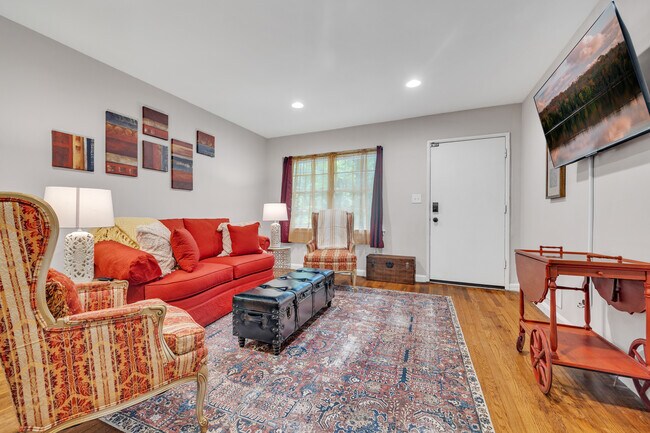 Building Photo - 2160 Lenox Rd NE