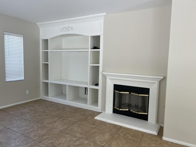 Building Photo - 27749 Hackberry St