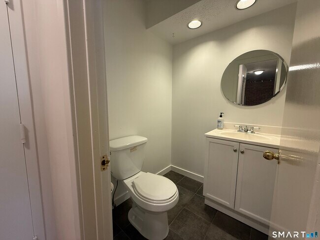 Building Photo - 83 Washington St