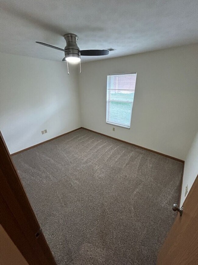 Building Photo - Black Friday Move-in Special! Up to $500 off!