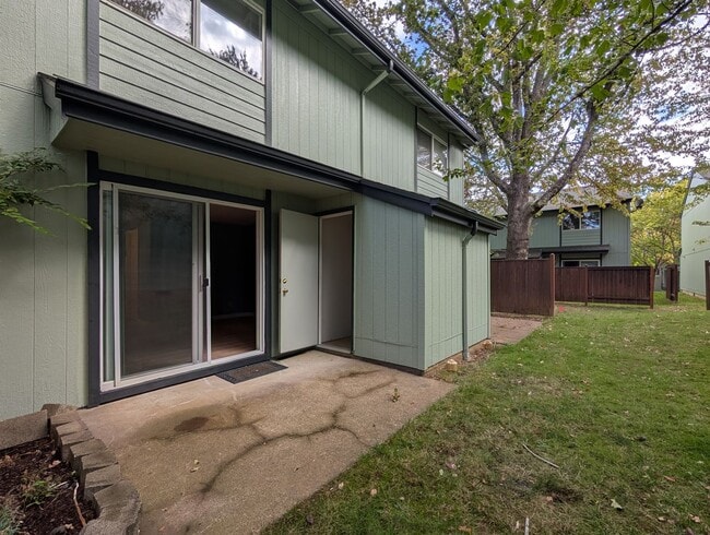 Building Photo - 2-Bedroom, 1.5-Bath Sunset Meadow Townhous...