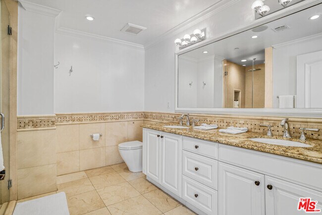 Building Photo - 208 S Lasky Dr