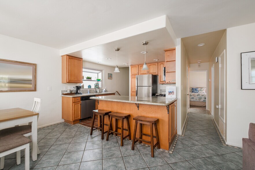 Building Photo - 734 Jersey Ct