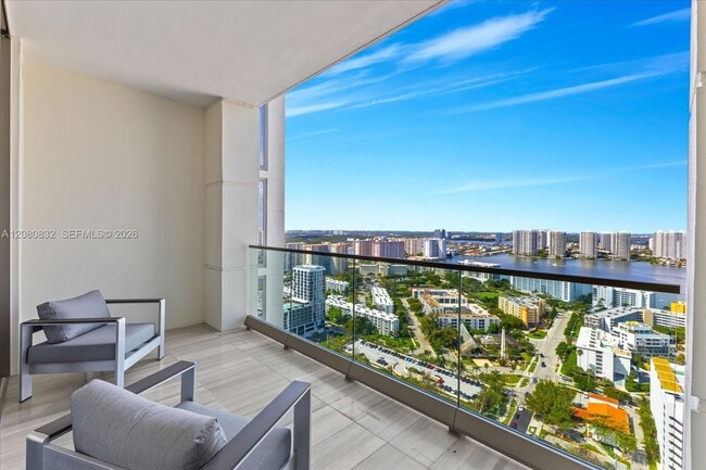 Building Photo - 17901 Collins Ave