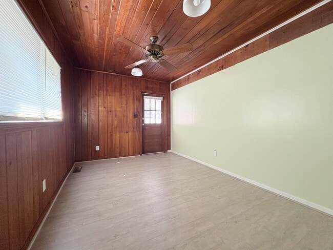 Building Photo - 3022 Livingston Rd