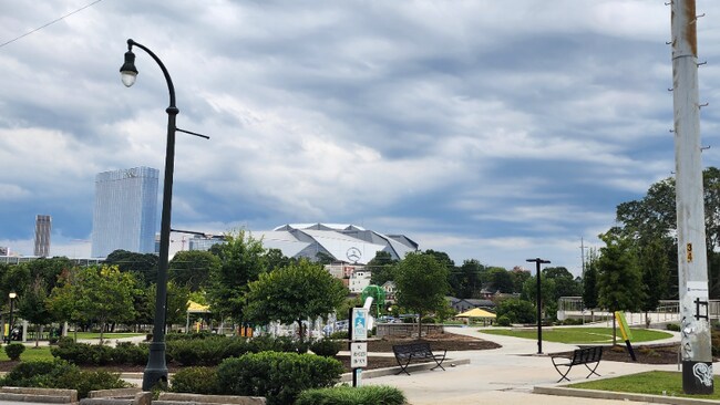 Building Photo - 435 Elm St NW