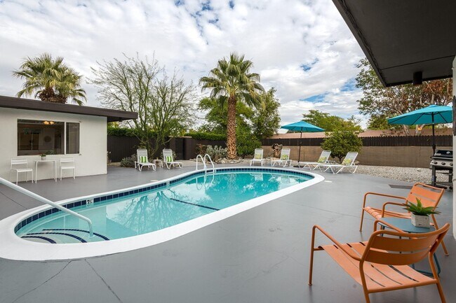 Pool with Mountain Views - 525 E Cottonwood Rd
