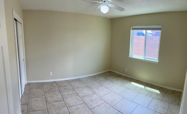 Building Photo - 1816 Buena Vista Dr SE