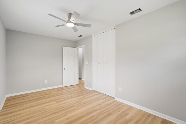 Building Photo - 2505 Lourdes Dr W