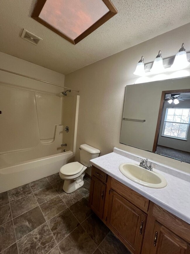 Building Photo - 2410-2412 Monique Ln