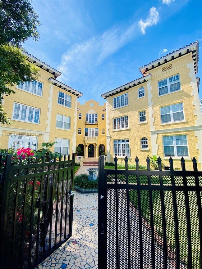 Building Photo - 3224 Biscayne Blvd