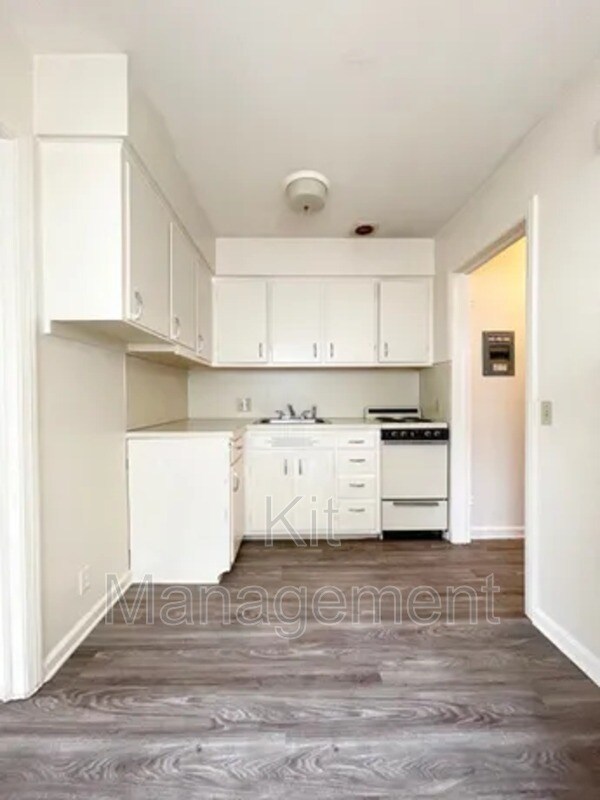 Building Photo - Charming 1-Bedroom Near University District – Cozy, Affordable Living on Douglas Rd