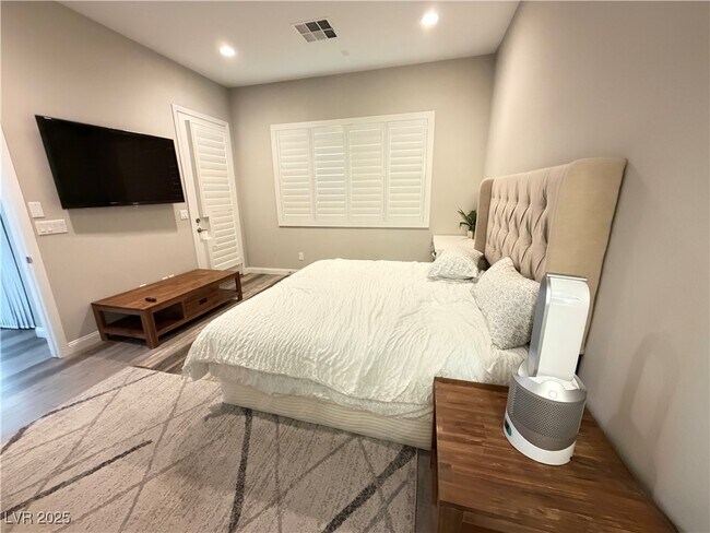 Building Photo - 8480 Warbonnet Way