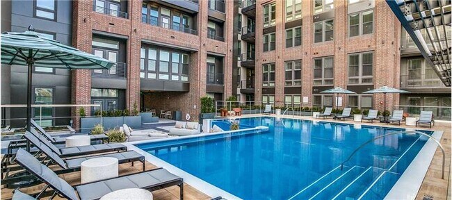 Building Photo - 2928 Oak Lawn Ave