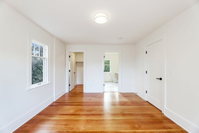 Building Photo - 4bd/3.25ba Seattle Home