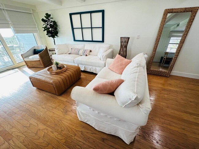 Building Photo - 12274 1st St W