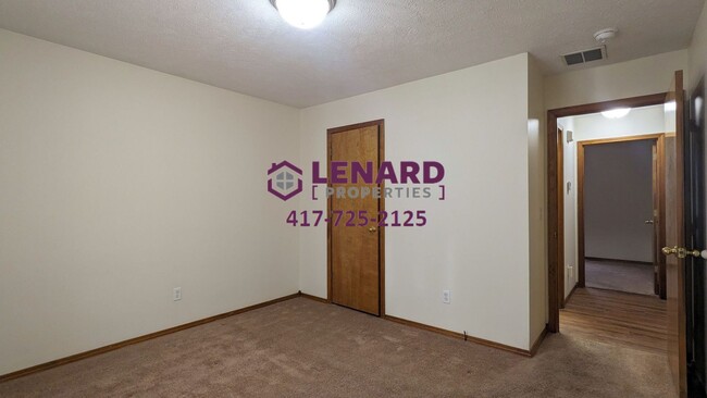 Building Photo - Spacious 3 Bedroom Home!