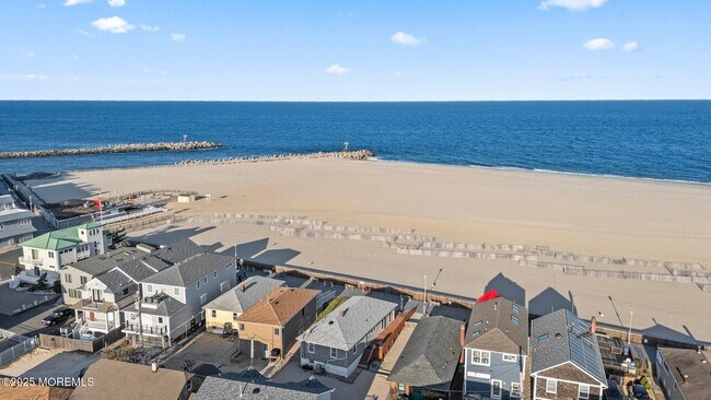 Building Photo - 115 Boardwalk