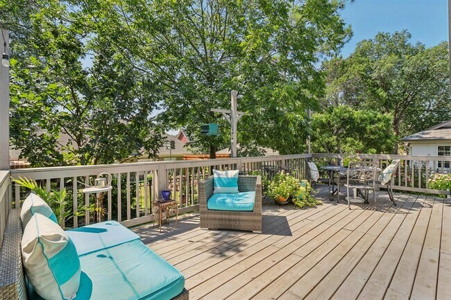 Building Photo - 617 Evergreen Ln