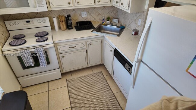 Building Photo - 5961 NW 61st Ave