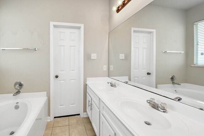 Building Photo - 21738 Sierra Long Dr