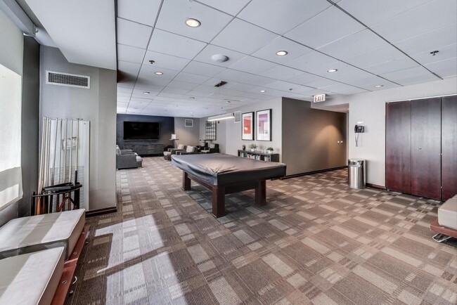 Building Photo - 33 W Ontario St