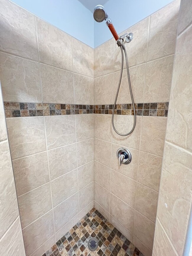 Building Photo - AVAILABLE AUGUST - Remodeled Studio Apartm...