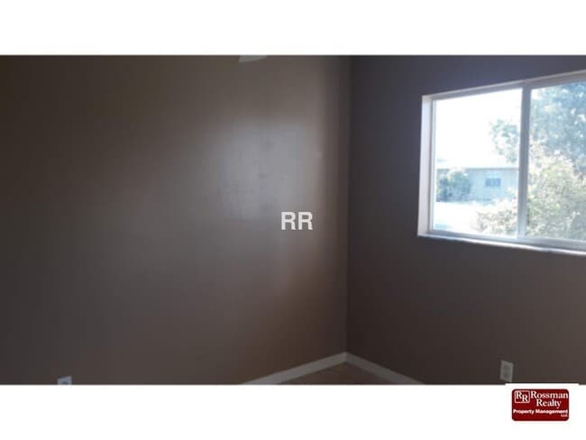 Building Photo - 1231 SE 8th Terrace