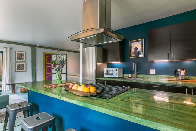 Building Photo - 402 Trujillo Ln