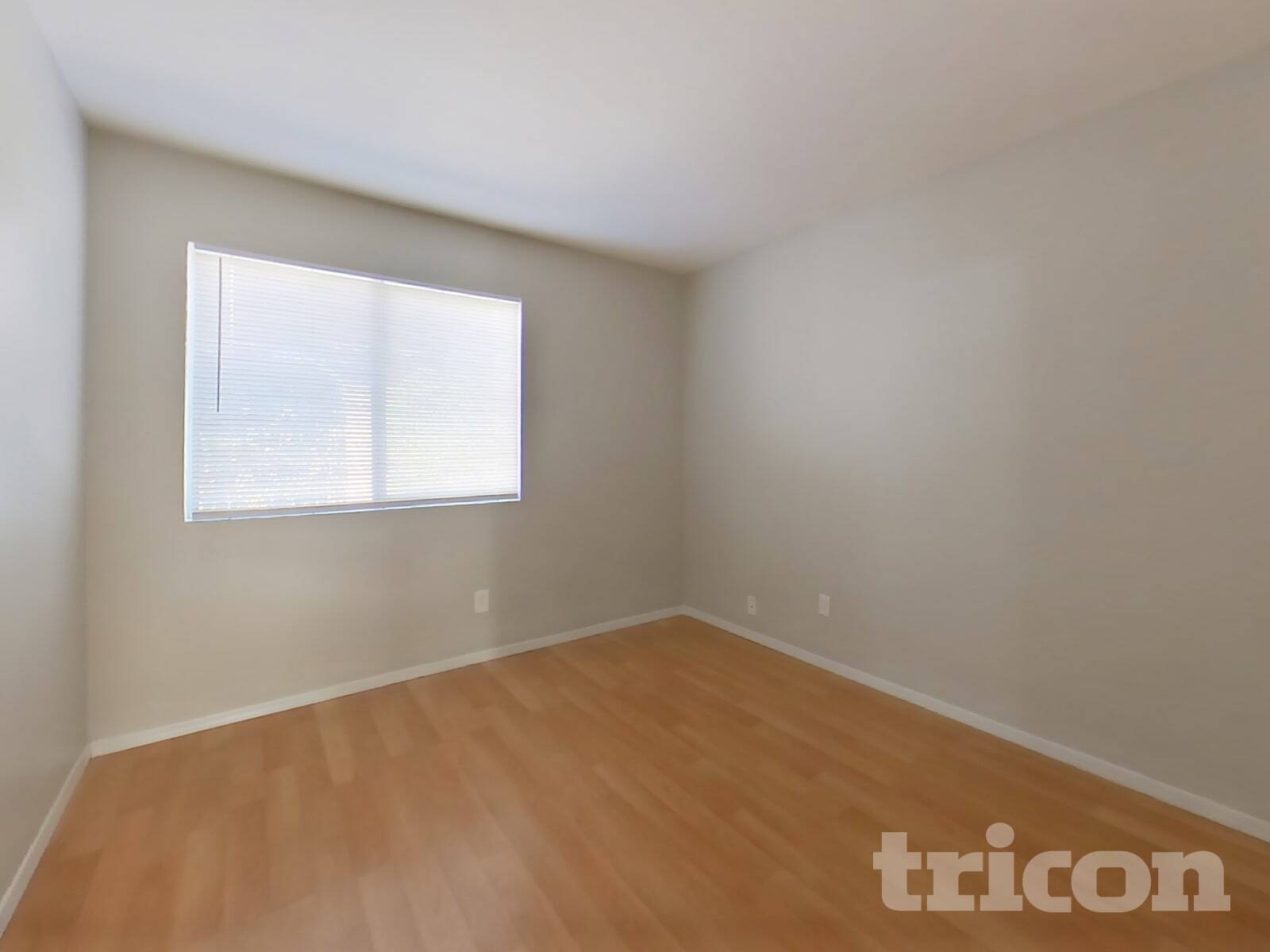 Building Photo - 4127 W Solar Dr