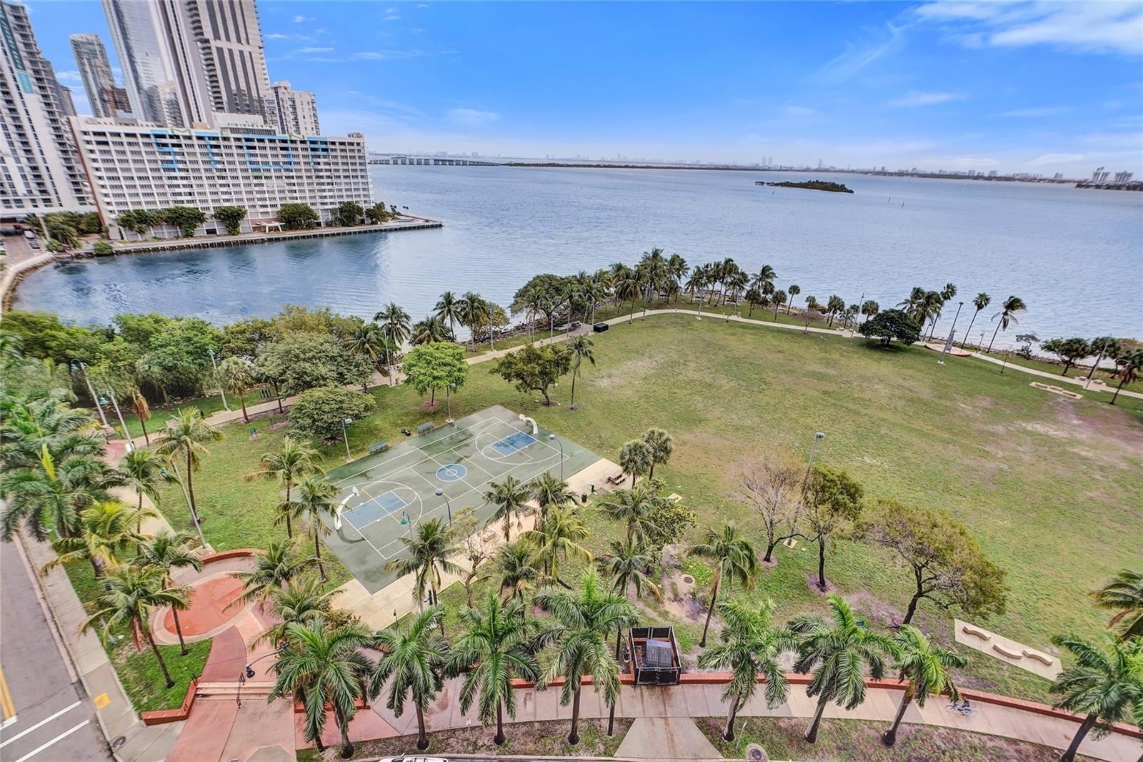 Building Photo - 1900 N Bayshore Dr