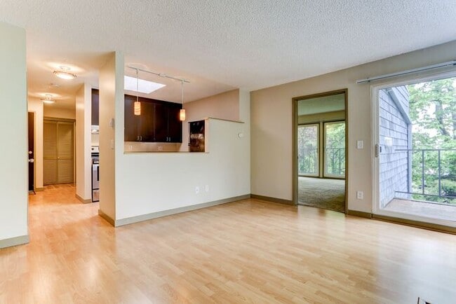 Building Photo - Lair Hill is offering a 1bed/1bath!! Get i...
