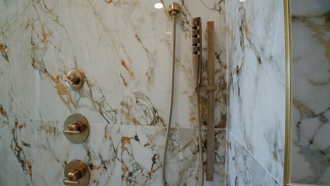 Building Photo - 605 N Idaho Ave