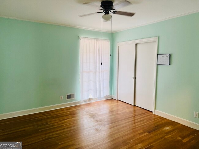 Building Photo - 110 Pine St