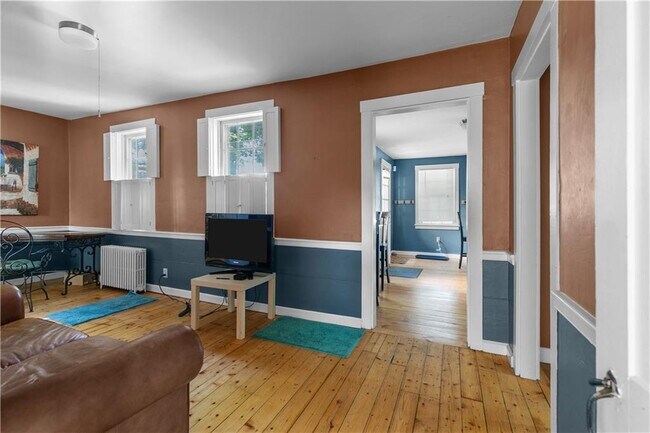 Building Photo - 26 Perry St