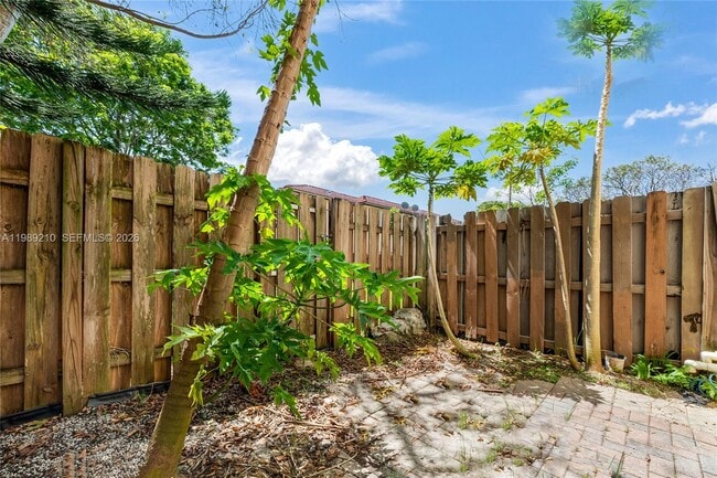 Building Photo - 3360 NE 14th Dr