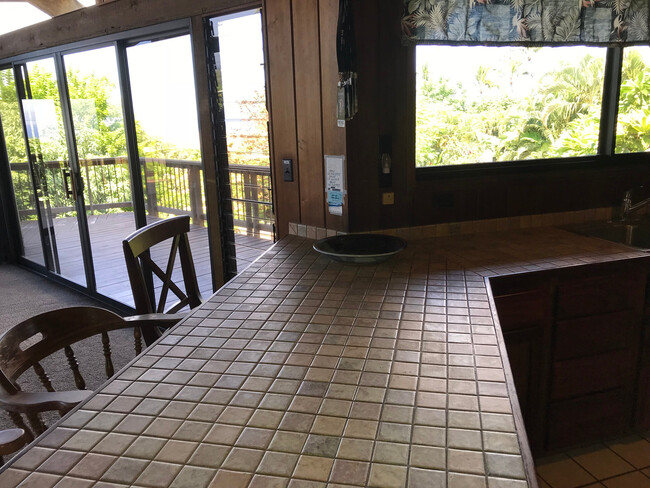 Building Photo - Very private, gated, mostly furnished Maui...